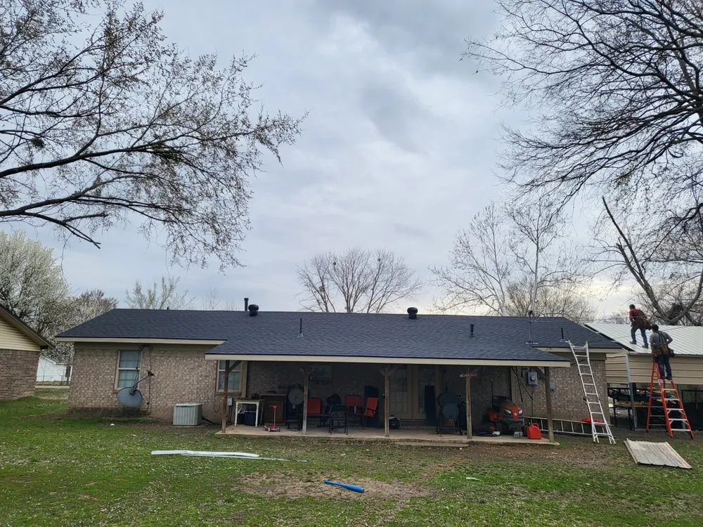 Slide of Hernandez Roofing & Fencing