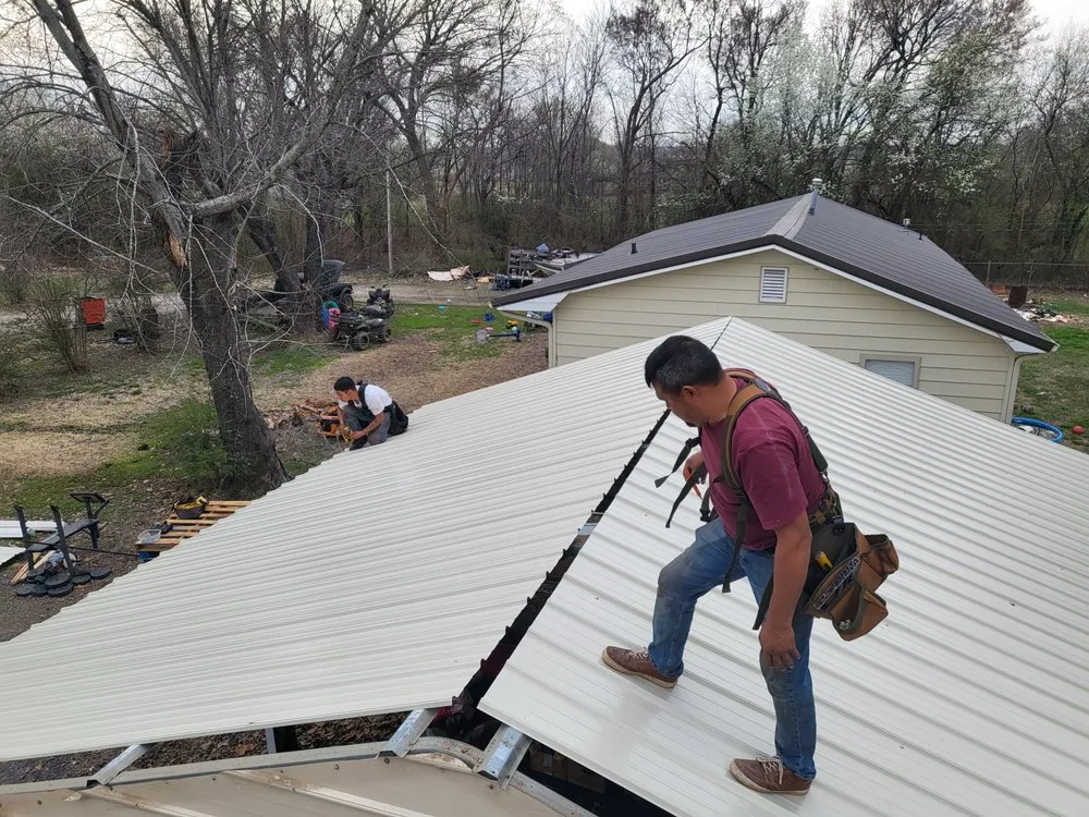 Slide of Hernandez Roofing & Fencing