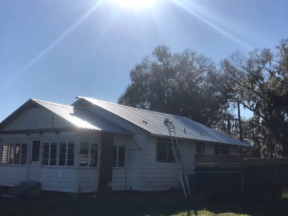 Slide of Hernandez Roofing