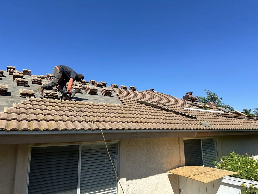 Slide of Hernandez Roofing