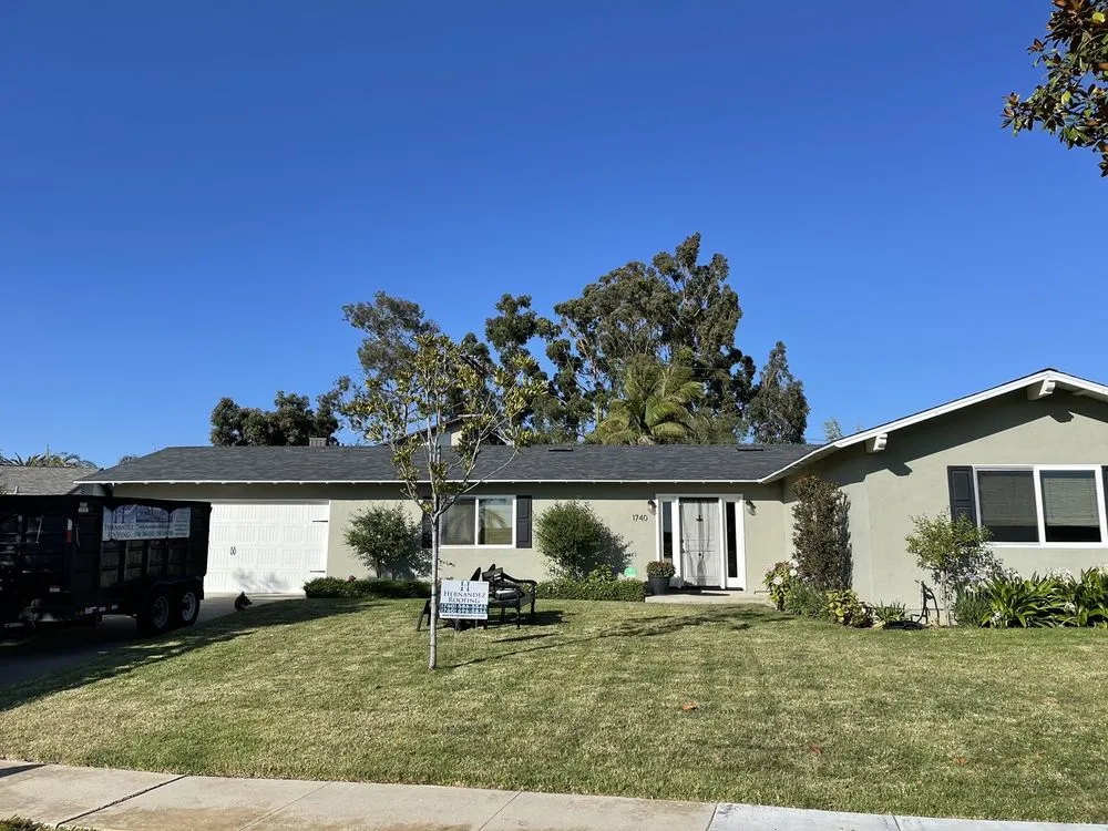 Slide of Hernandez Roofing