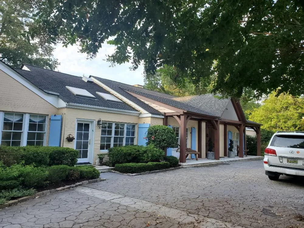 Slide of Hernandez Roofing