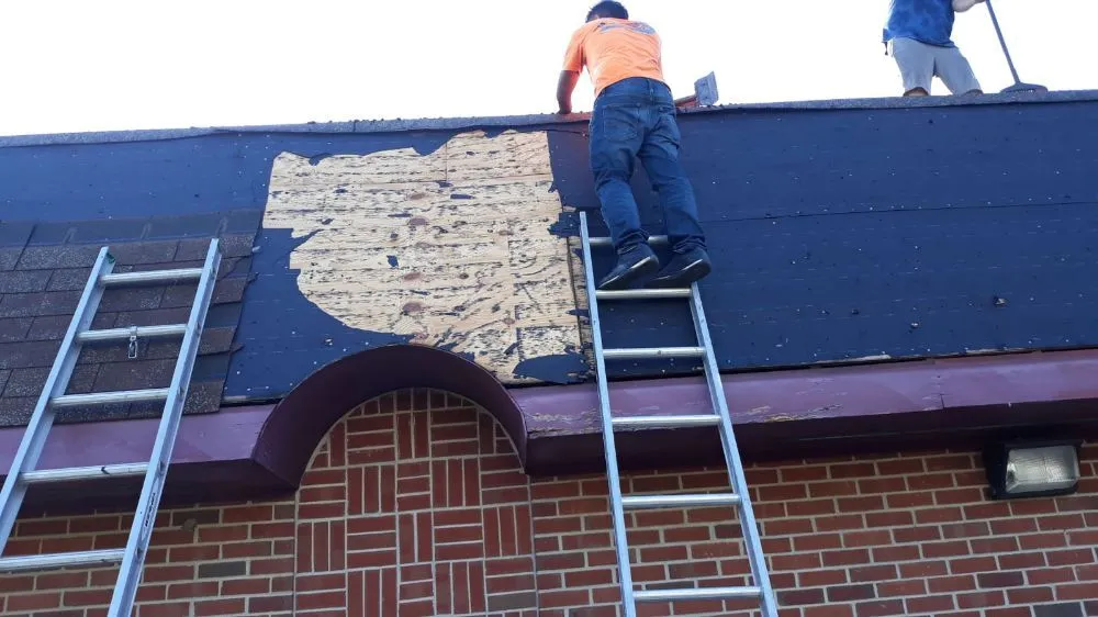 Slide of Hernandez Roofing