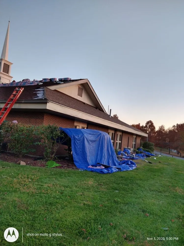 Slide of Hernandez Roofing