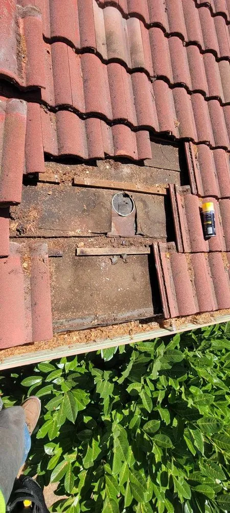 Slide of Hernandez's Roofing