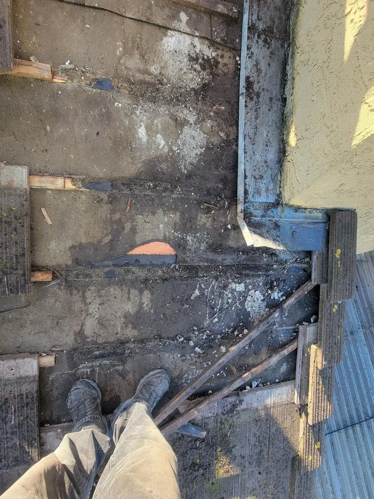 Slide of Hernandez's Roofing