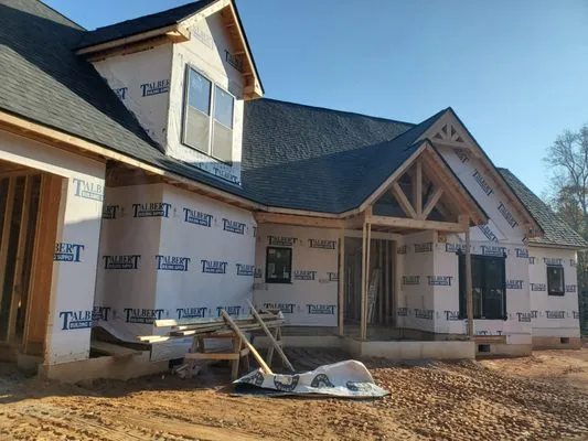 Hernandezz Roofing Logo