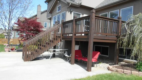 Herntro Roofing Logo