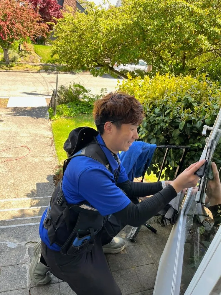 Slide of Hero Window & Gutter Cleaning