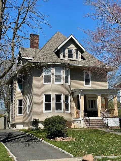 Slide of Herts Roofing & Construction