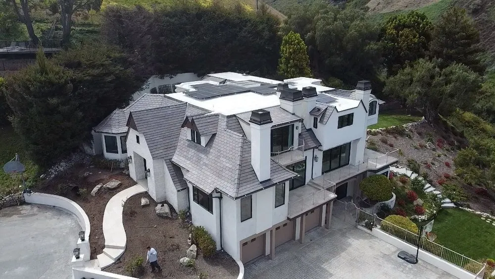 Slide of Hexagon Roofing Inc.