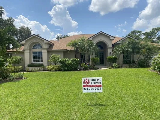 H&H Roofing & Repairs Logo