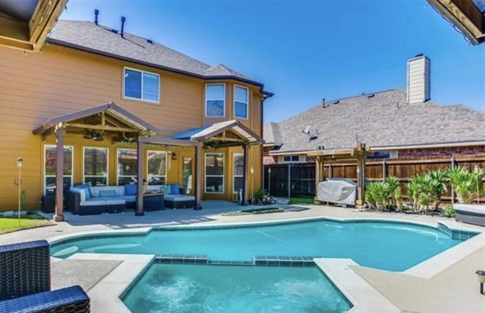 Slide of Hi-Def Exteriors