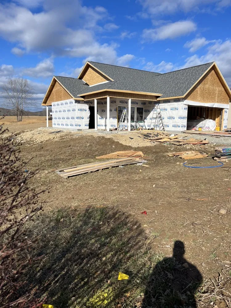 Trusted shingle roofing service for homes across Middle Brook, MO - Hickory Hill Roofing & Construction