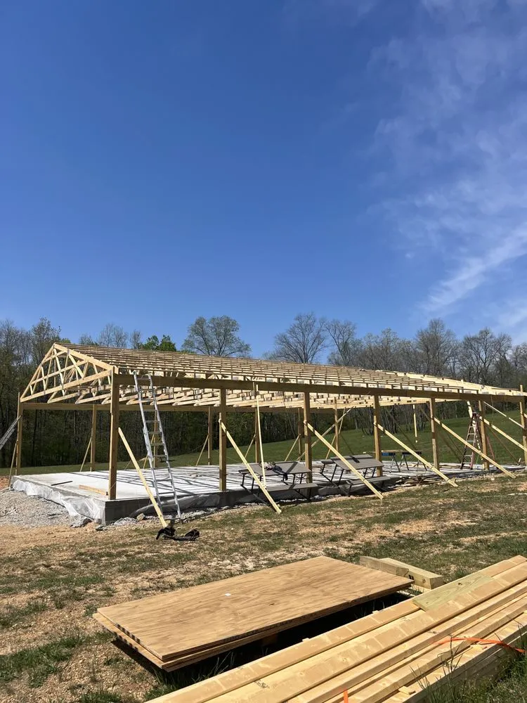 Top-rated roof replacement for homes in Middle Brook, MO by Hickory Hill Roofing & Construction