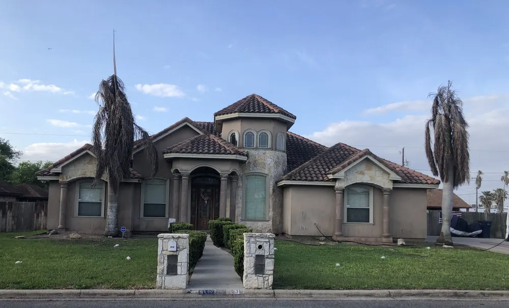 Slide of Hidalgo Roof and Exterior Softwash