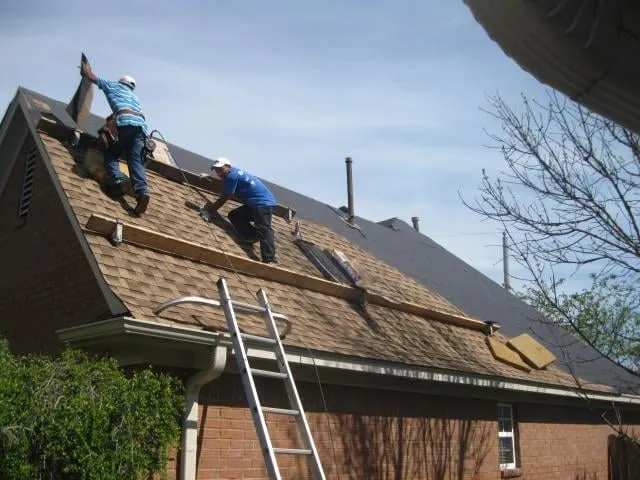 Top-rated shingle roofing service for fast service in Cordova, TN by Hill Contracting