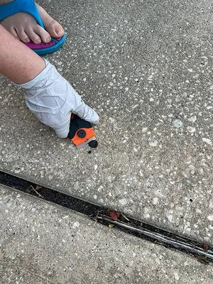 His and Hers Roofing Logo