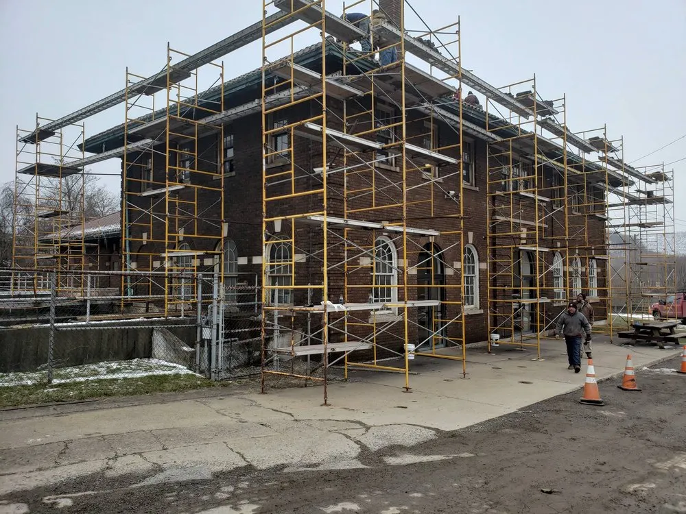 Slide of Hissom Roofing and Construction