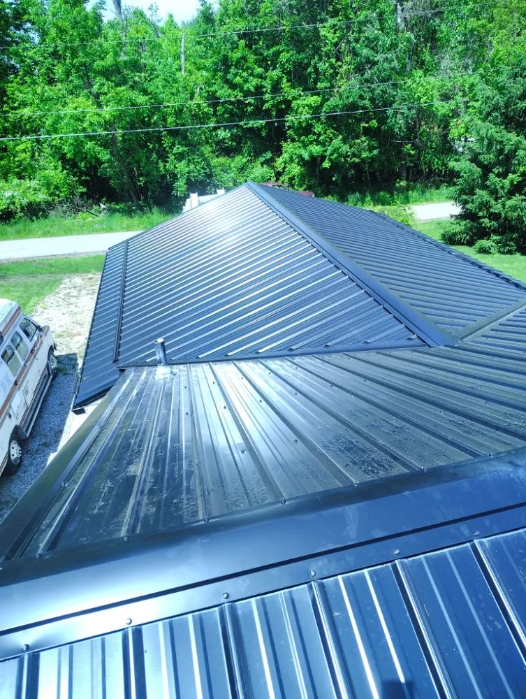 Licensed roof leak repair in Howard, OH - Hm Construction