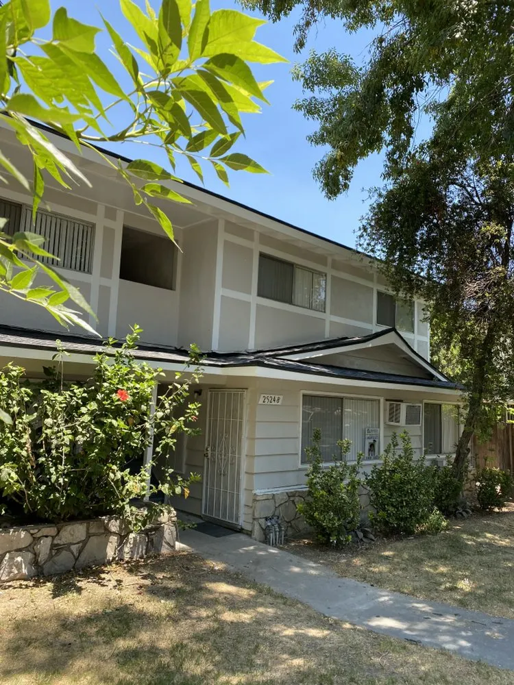 Slide of H&M ROOFING