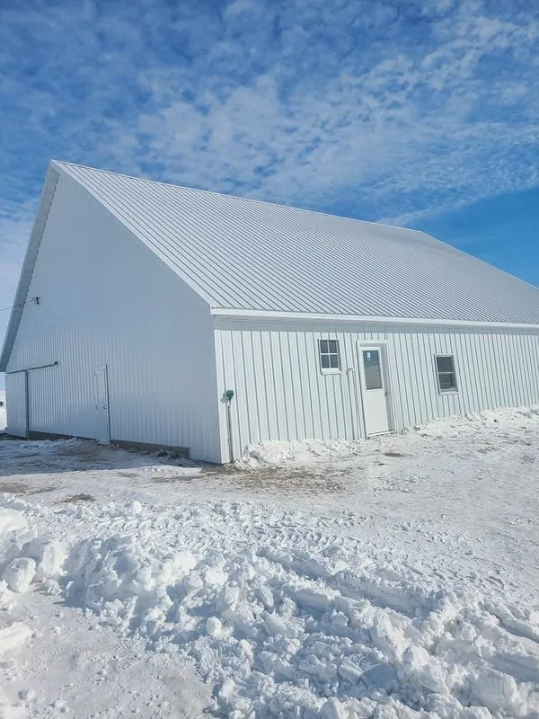 Licensed roof leak repair in Hopkinton, IA by HNS Construction & Roofing