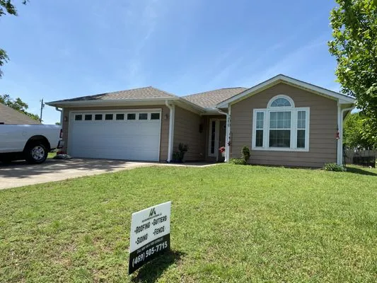 Holguin Roofing & Exteriors