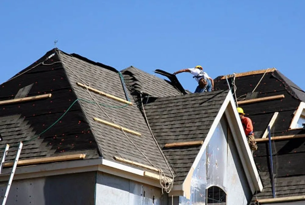 Expert roof inspection in Lexington-Fayette, KY - Hollywood Renovations