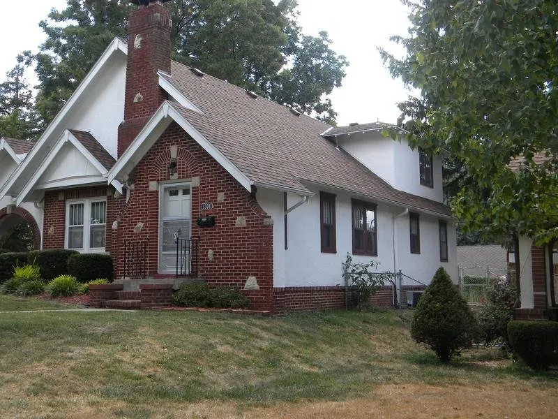 Slide of Holmes Roofing