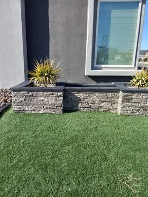 Home Trends Roofing & Construction Logo