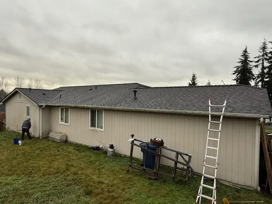 Honey Bee Roofing & Exteriors Logo