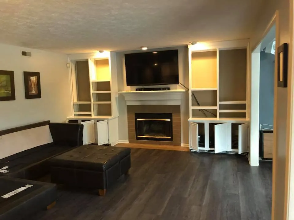 Slide of Hoosier Custom Construction