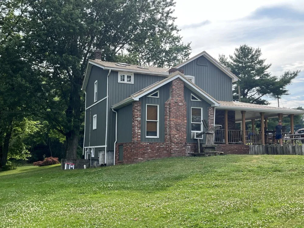 Local shingle roofing service experts serving Belle Vernon, PA - Hostetler Builders