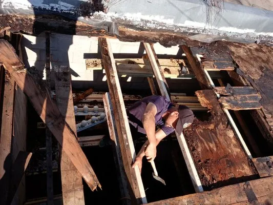 Hot Top Roofing Logo