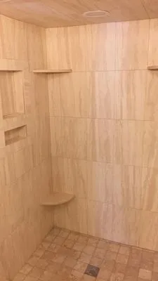 Houchins Family Construction Logo