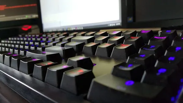 Howard Tradeworx Logo