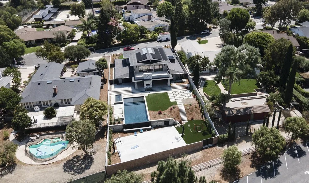 Slide of Howe Builders