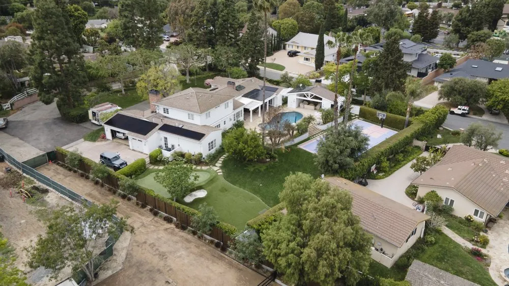 Slide of Howe Builders