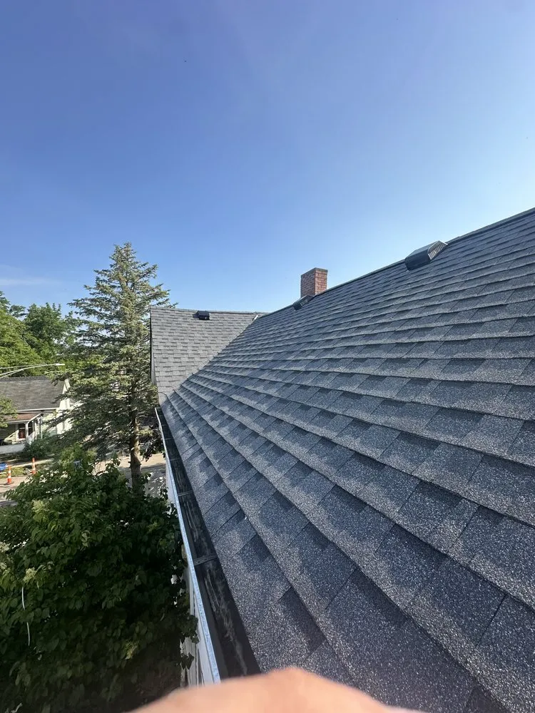 Local shingle roofing service experts serving Corning, OH - H&R Contractors