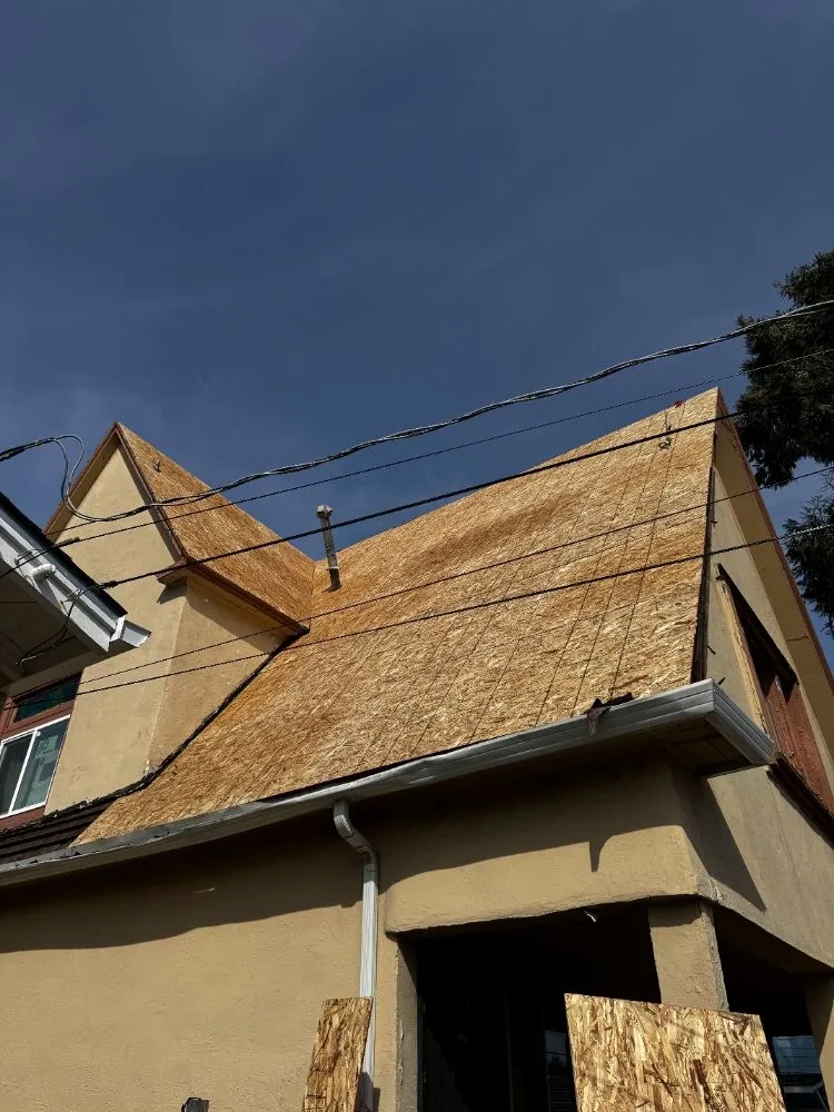 Top-rated storm damage roof repair in Okland , CA - Hubeymar Construction