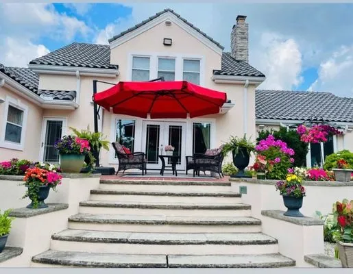 Huckabee Enterprises Logo