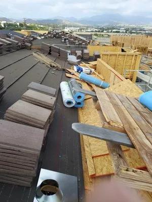 Huertas roofing Logo