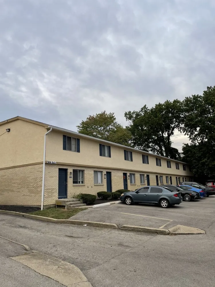 Slide of Hughes Seamless Gutters