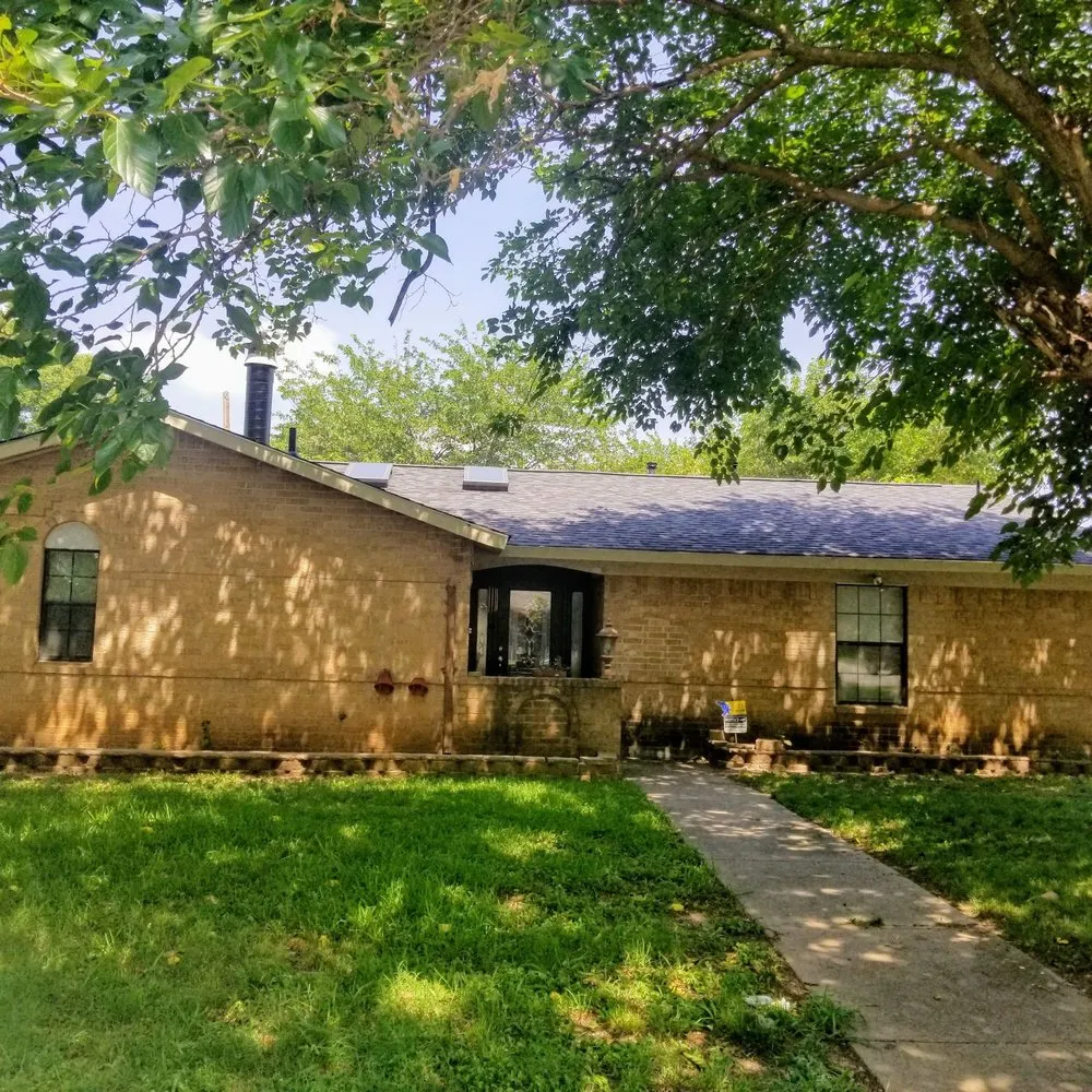 Slide of Humberto's Roofing Service