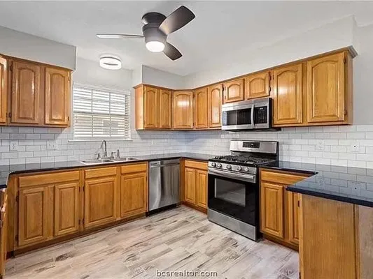 Hunter Roofing & Restoration Logo