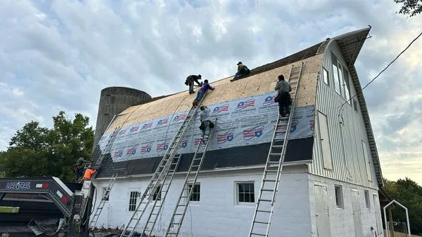 Hunter Roofing Logo