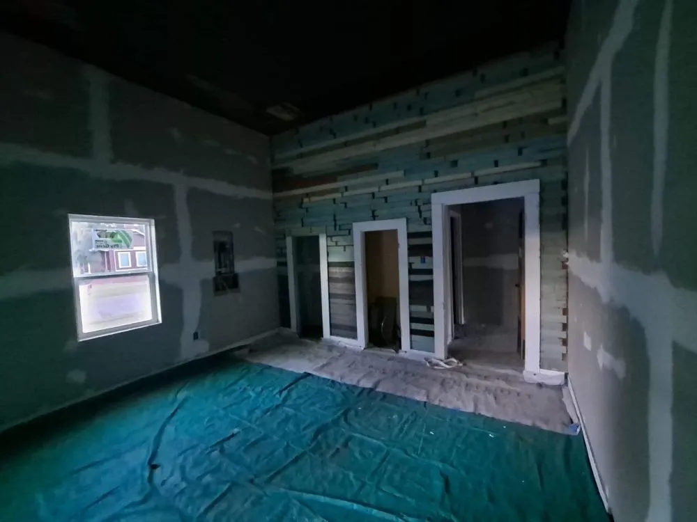 Slide of Hunter's Roofing & Construction