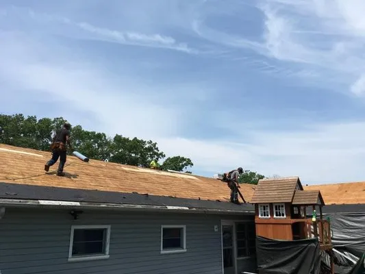 Huskies Home Improvement Logo