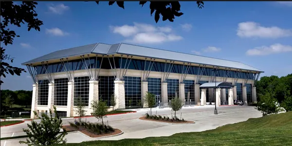 Hutchins Roofing & Construction, LLC Logo