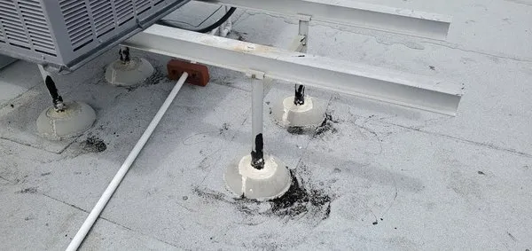 Hyer Quality Roofing and Construction Logo